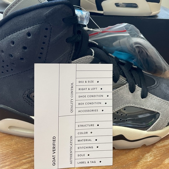 ♥️ WMNS AIR JORDAN 6 RETRO (NEW IN BOX)♥️ - Picture 2 of 6